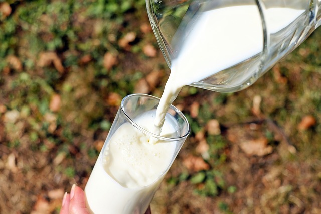 Jak se vyrábí mandlové mléko